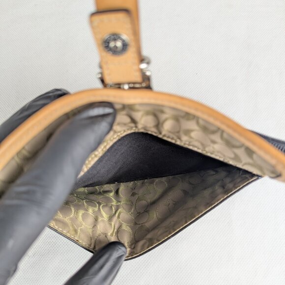 Coach Leather Wristlet Clutch Pouch Black Tan Buckle Accent "4 x 7.5" - Picture 5 of 14